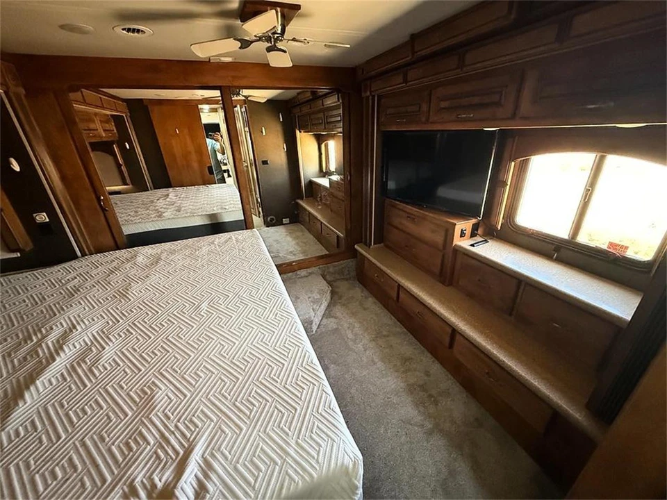 2012 - Image 21 of 31