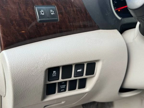 2012 Nissan Quest - Image 21 of 21