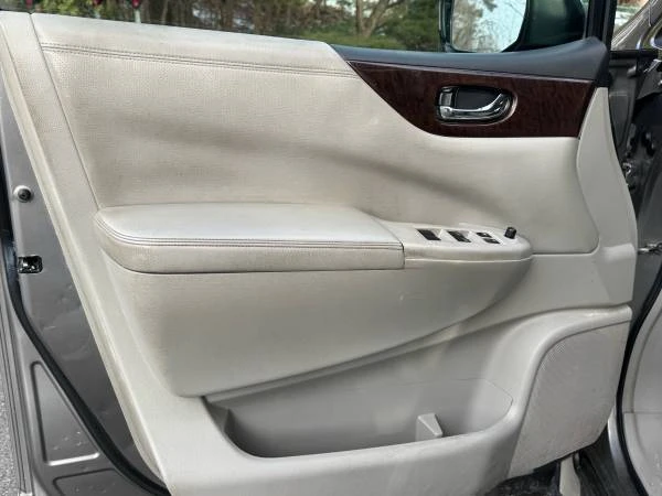 2012 Nissan Quest - Image 7 of 21