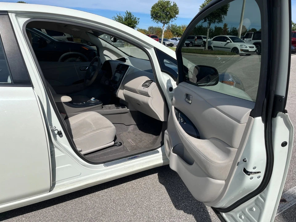 2012 Nissan Leaf - Image 5 of 11