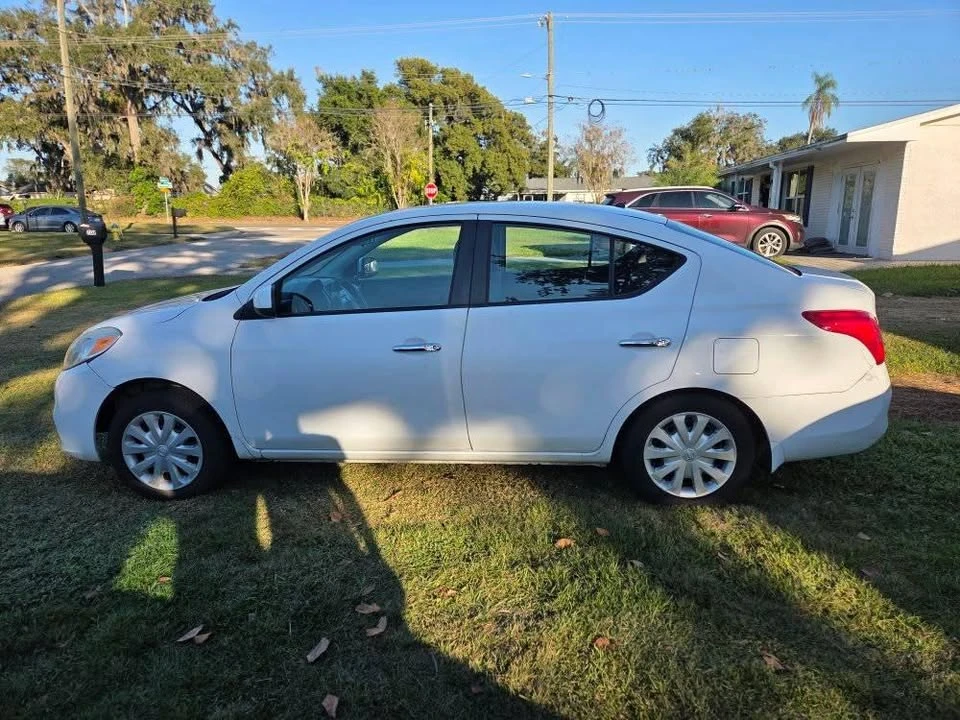 2012 Nissan Versa - Image 2 of 7