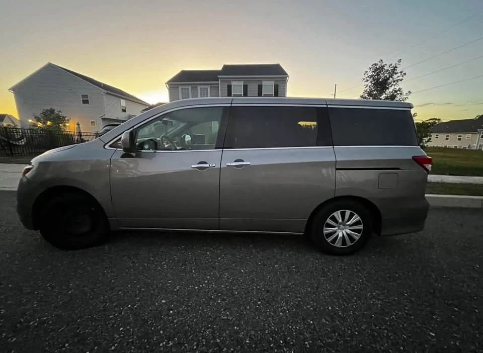 2012 Nissan Quest - Image 2 of 7