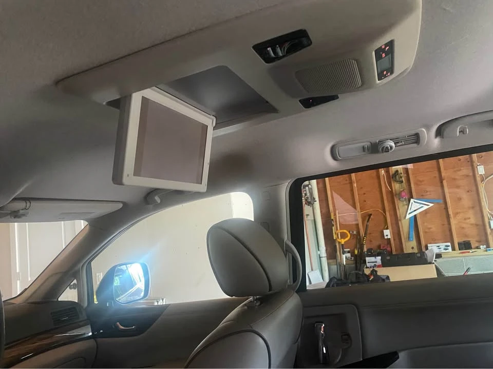 2012 Nissan Quest - Image 9 of 13