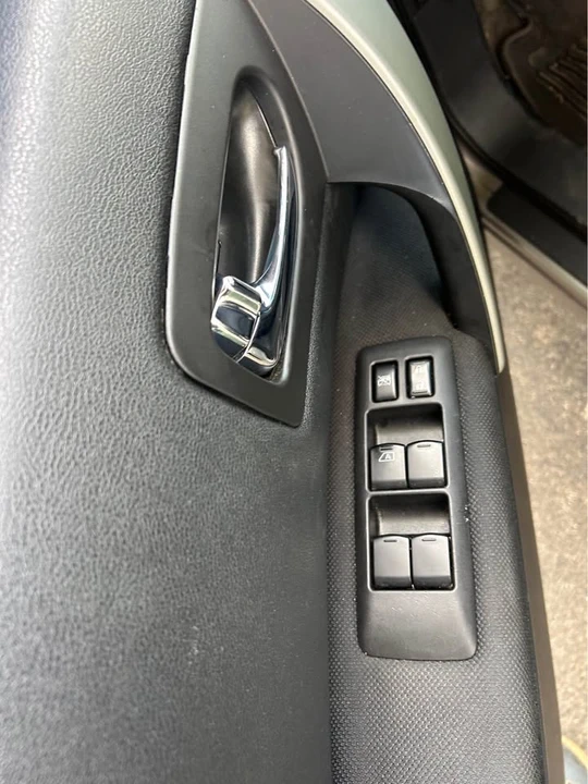 2012 Nissan Rogue - Image 12 of 13