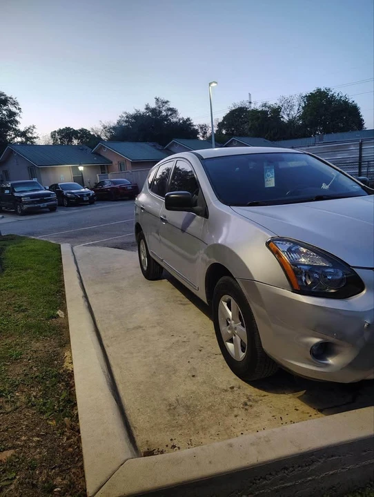 2012 Nissan Rogue - Image 2 of 9