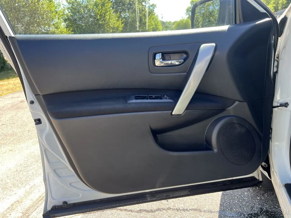 2012 Nissan Rogue - Image 11 of 12