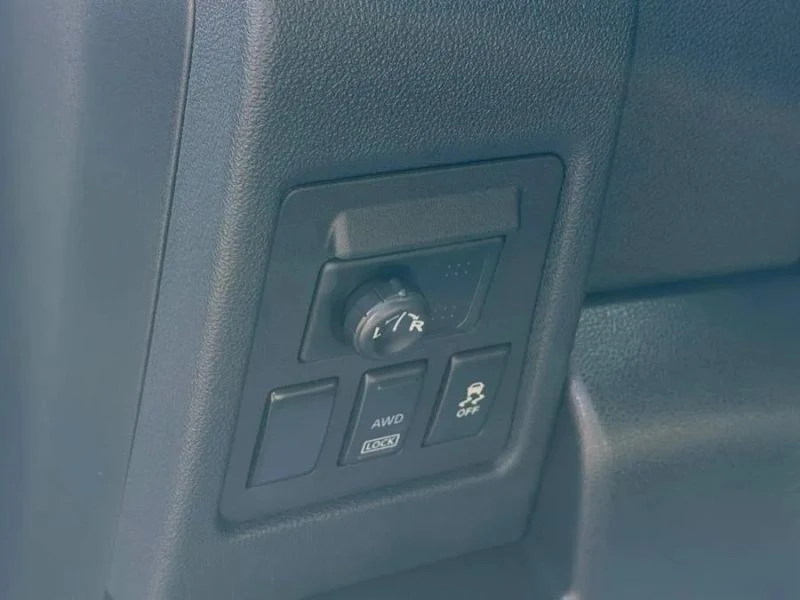 2012 Nissan Rogue - Image 11 of 12
