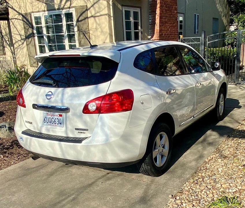 2012 Nissan Rogue - Image 3 of 19