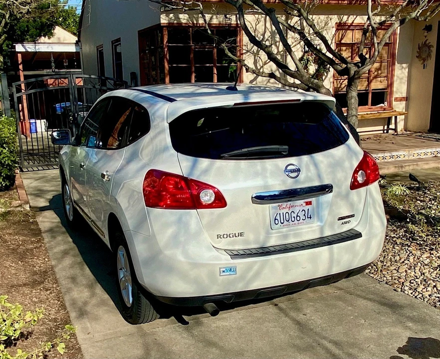 2012 Nissan Rogue - Image 2 of 19