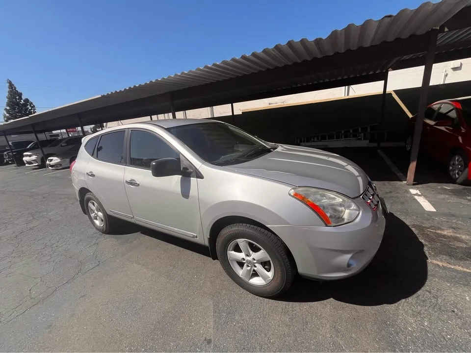 2012 Nissan Rogue - Image 2 of 6