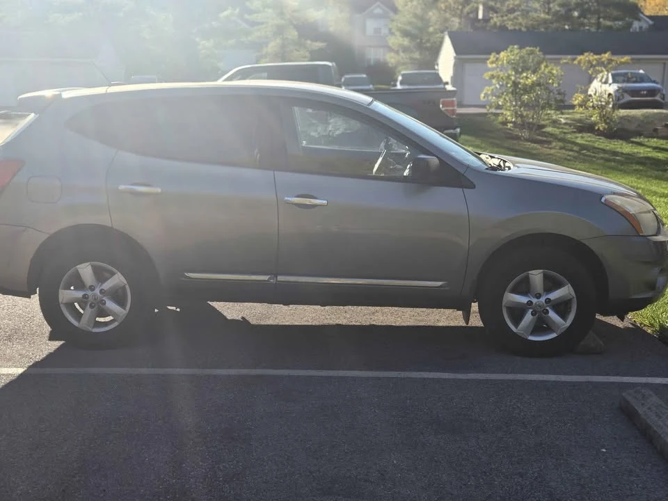 2012 Nissan Rogue - Image 2 of 14