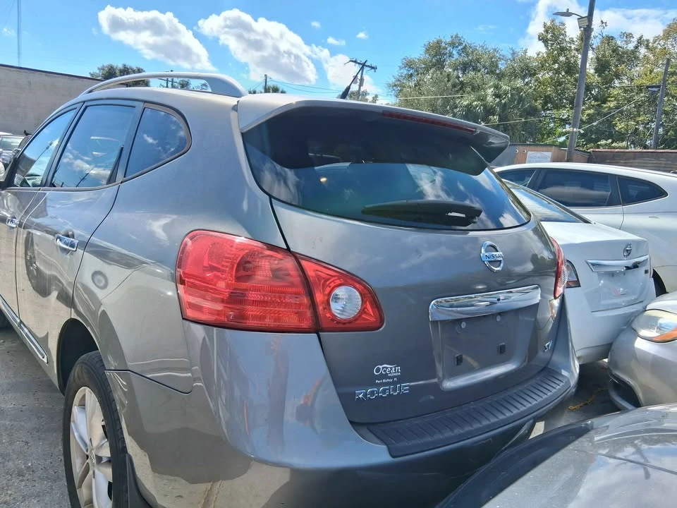 2012 Nissan Rogue - Image 2 of 11