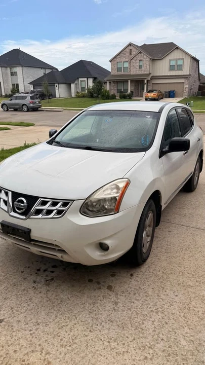 2012 Nissan Rogue - Image 2 of 5