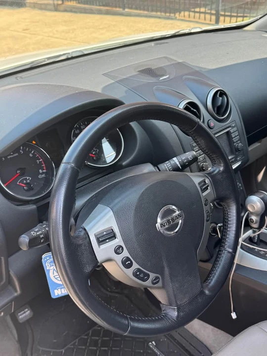 2012 Nissan Rogue - Image 2 of 12