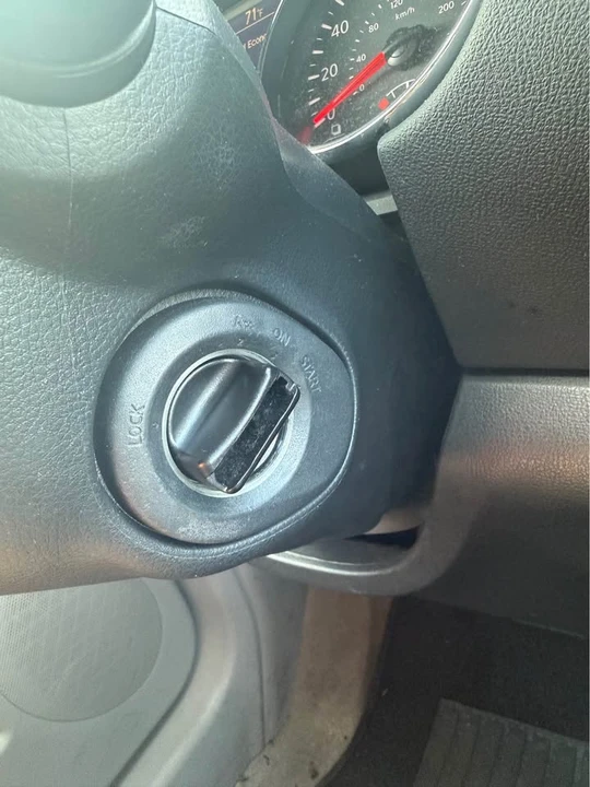 2012 Nissan Rogue - Image 11 of 15