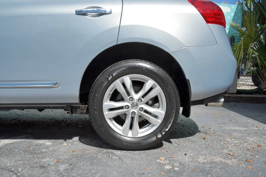 2012 Nissan Rogue - Image 7 of 12
