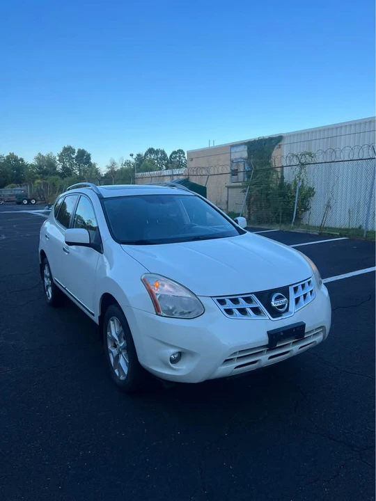 2012 Nissan Rogue - Image 2 of 11