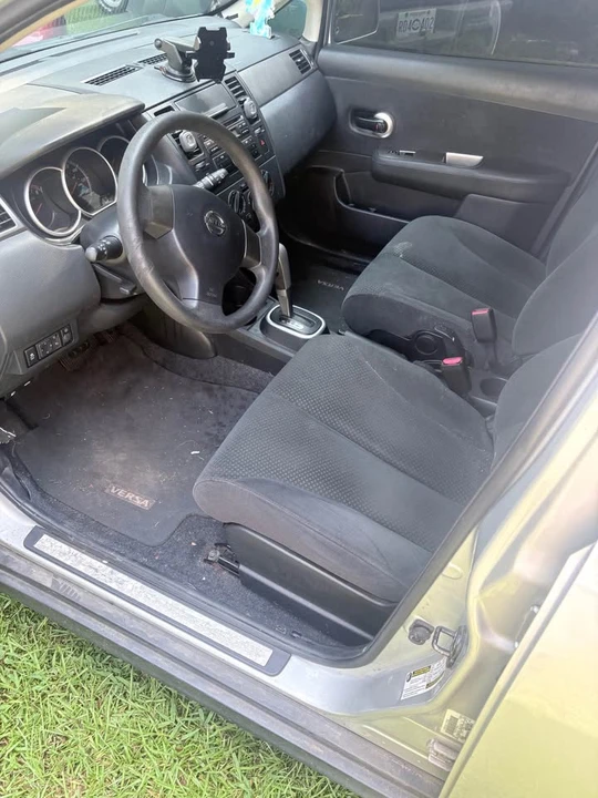 2012 Nissan Versa - Image 4 of 5