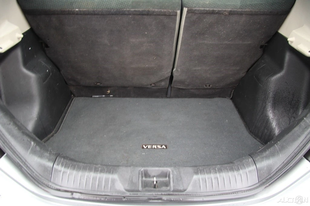 2012 Nissan Versa - Image 20 of 21