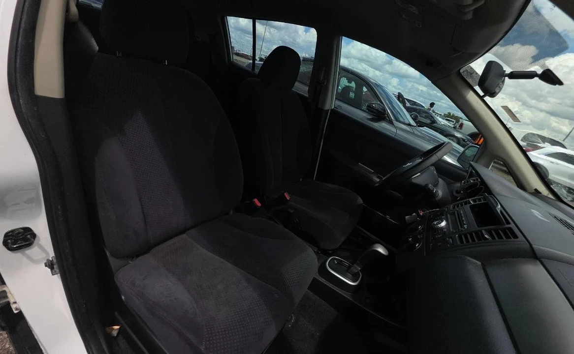 2012 Nissan Versa - Image 7 of 12