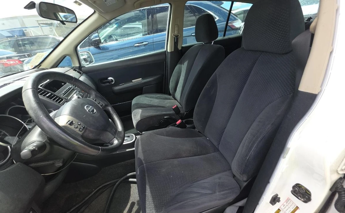 2012 Nissan Versa - Image 6 of 12