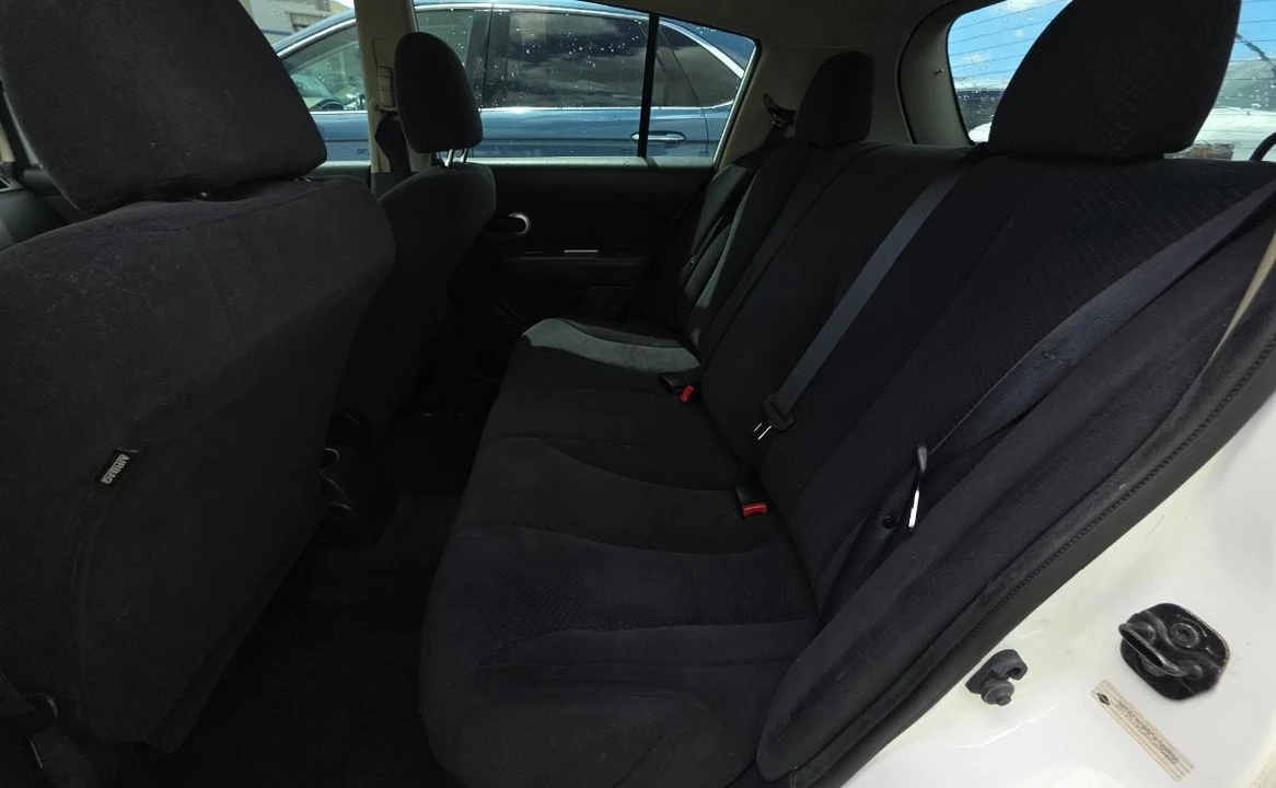 2012 Nissan Versa - Image 11 of 12