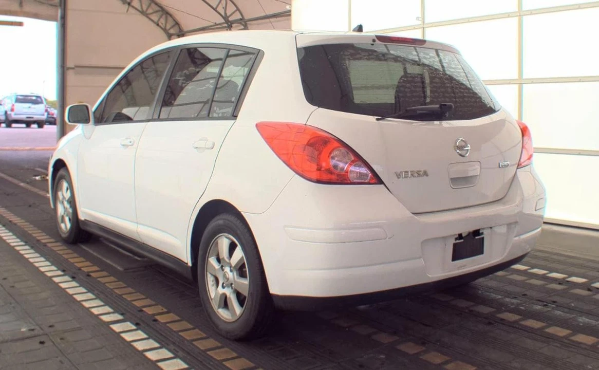 2012 Nissan Versa - Image 5 of 12
