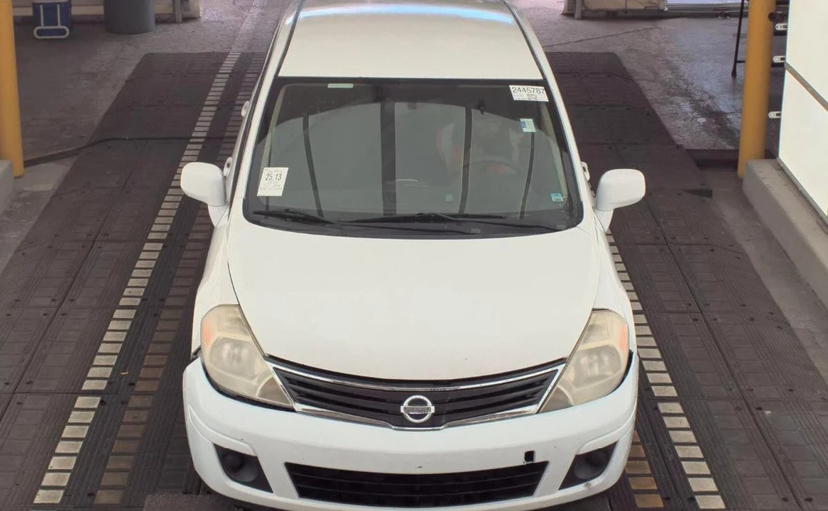 2012 Nissan Versa - Image 2 of 12