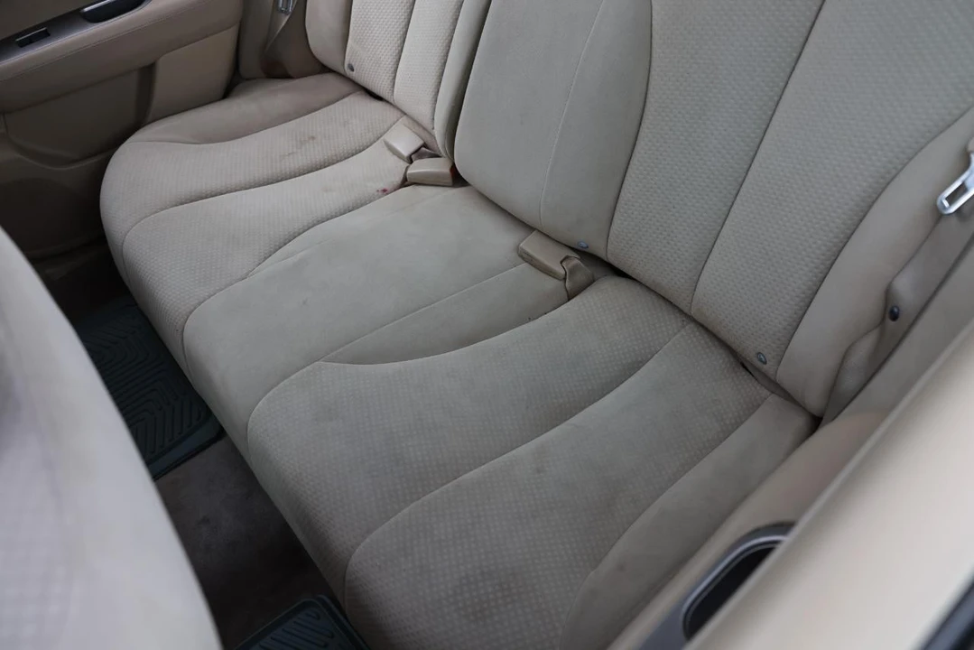 2012 Nissan Versa - Image 10 of 21