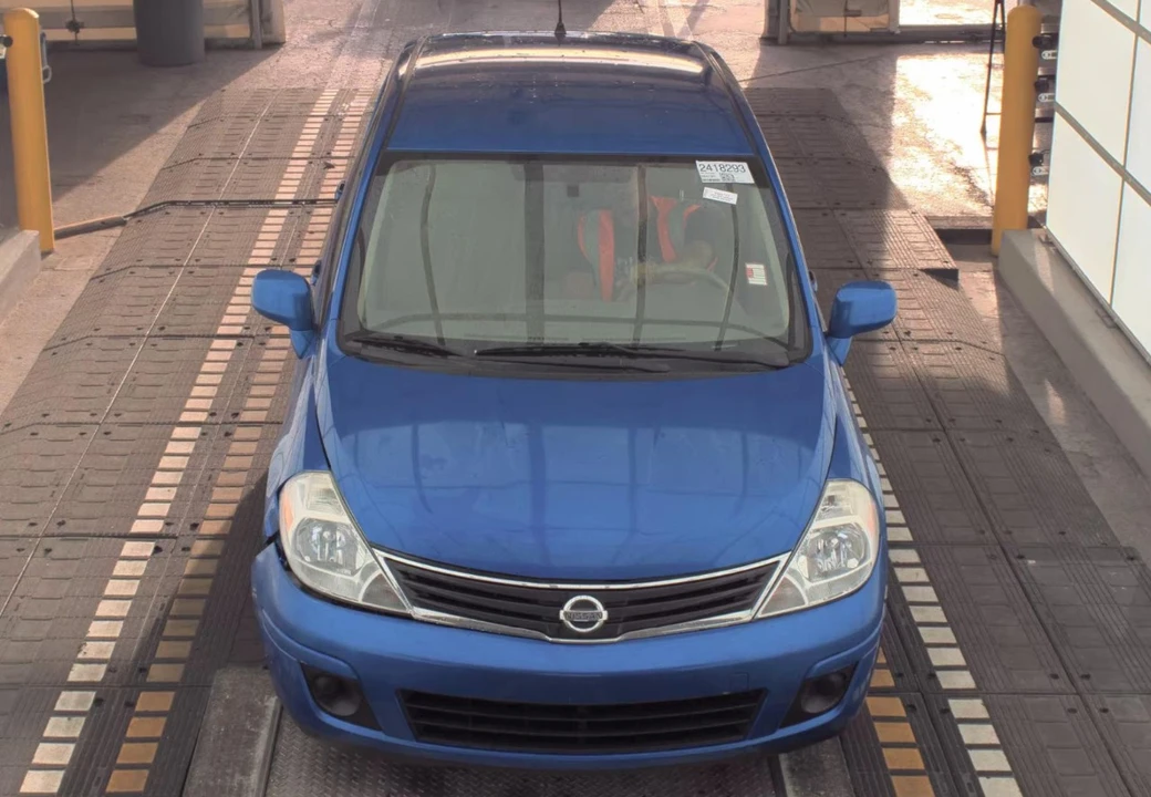 2012 Nissan Versa - Image 6 of 17