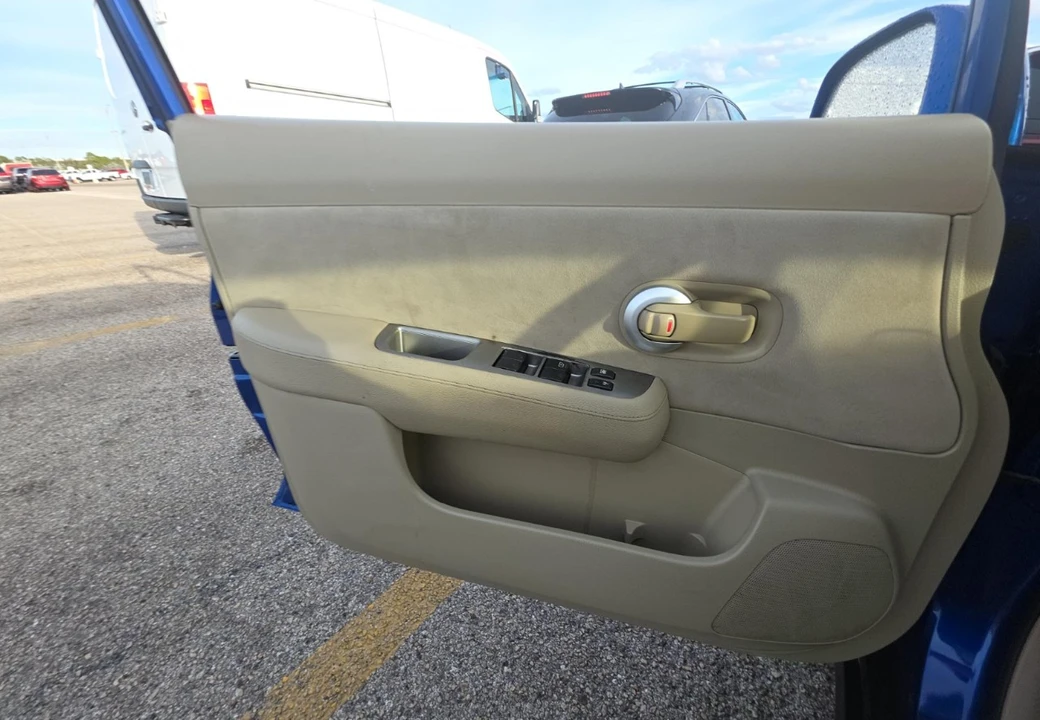2012 Nissan Versa - Image 13 of 17