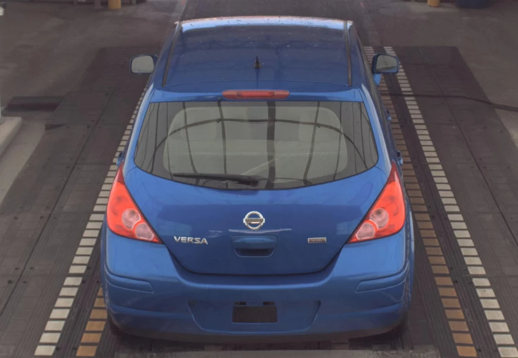 2012 Nissan Versa - Image 3 of 17