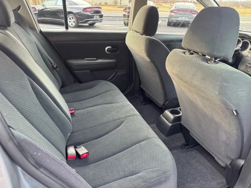 2012 Nissan Versa - Image 7 of 11