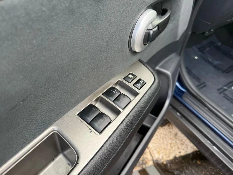 2012 Nissan Versa - Image 10 of 12