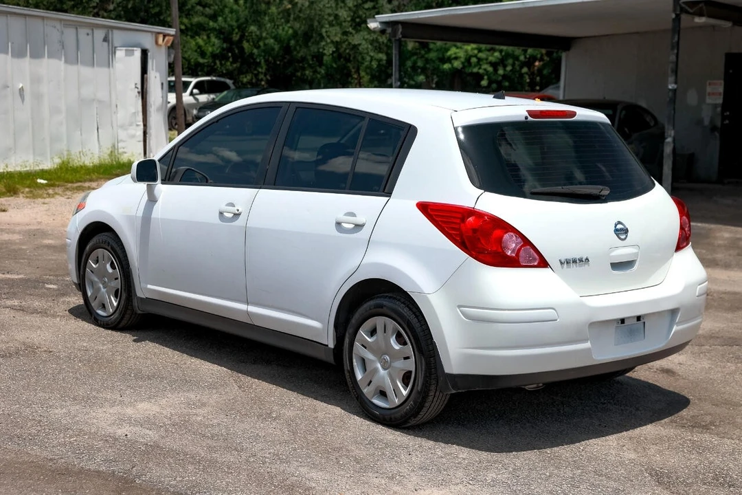 2012 Nissan Versa - Image 5 of 12