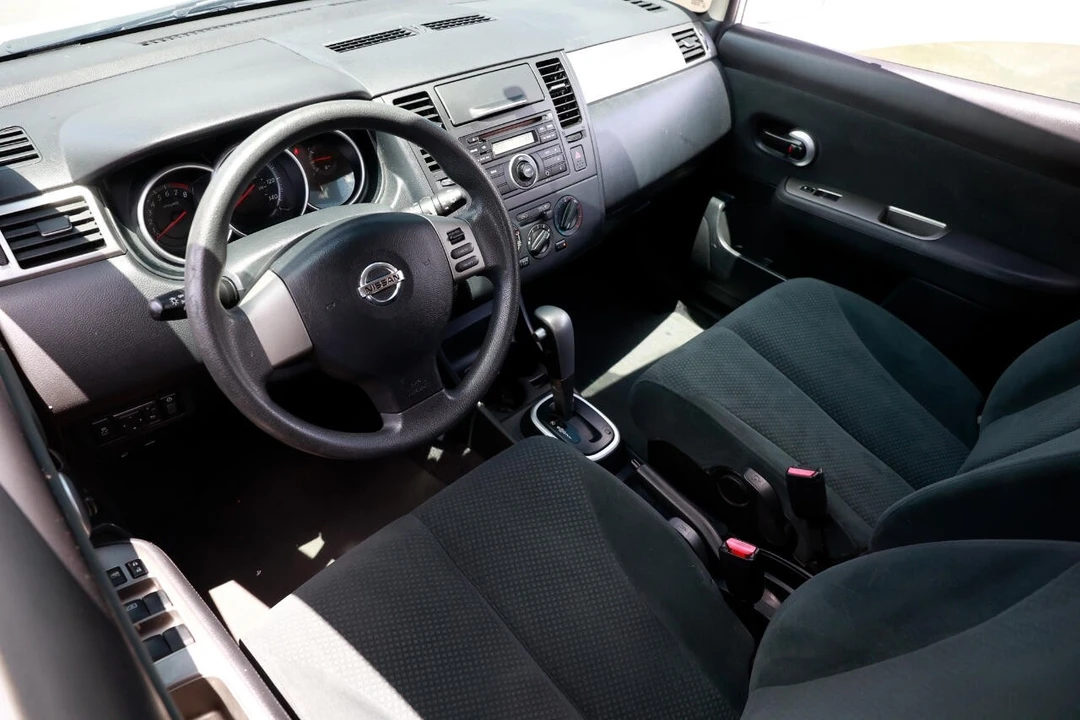 2012 Nissan Versa - Image 4 of 12