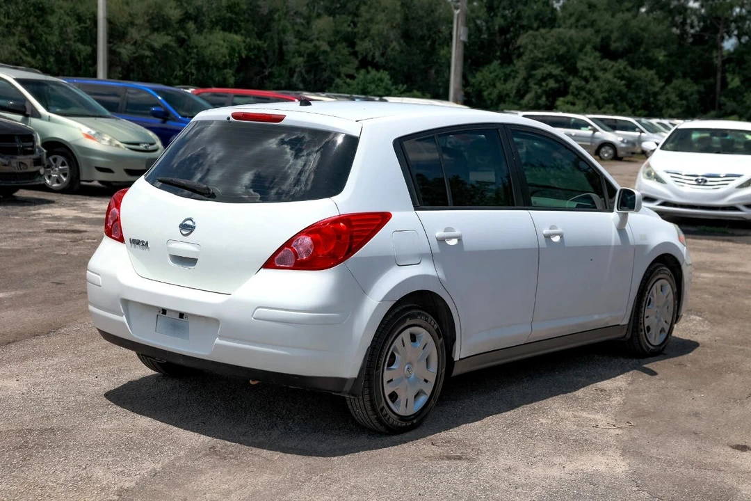 2012 Nissan Versa - Image 11 of 12