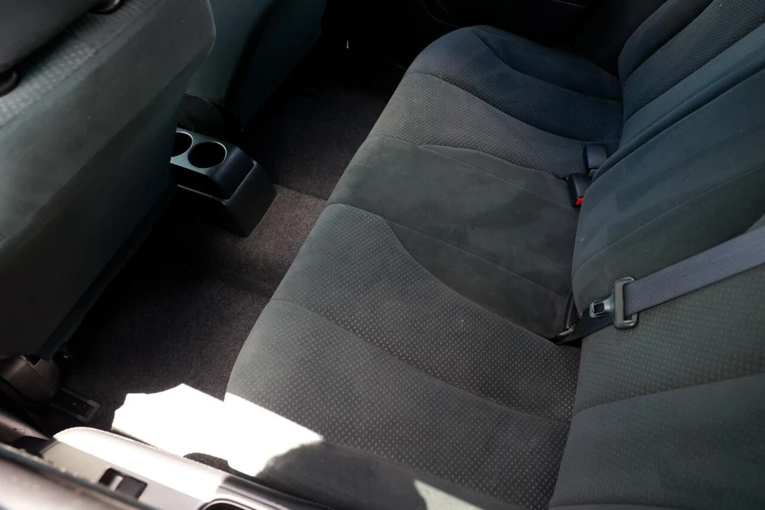 2012 Nissan Versa - Image 10 of 12