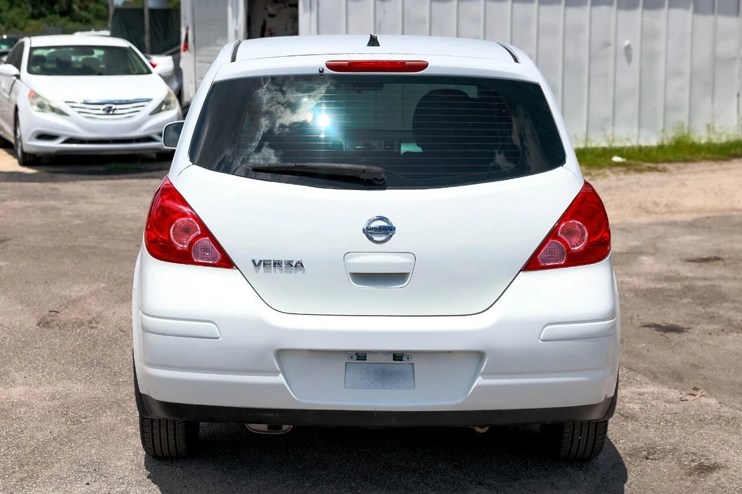 2012 Nissan Versa - Image 9 of 12