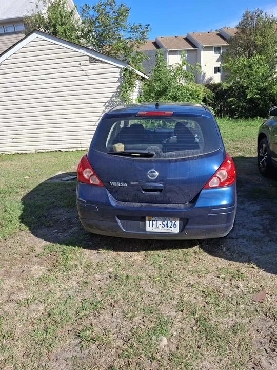 2012 Nissan Versa - Image 6 of 7