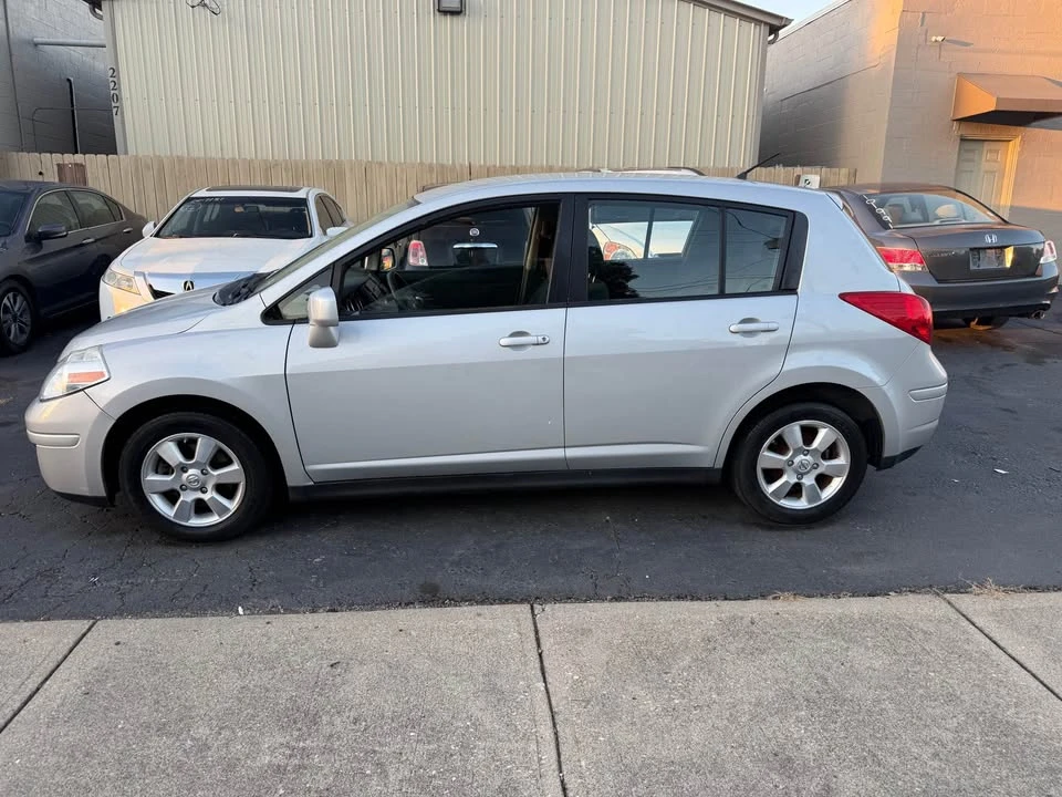 2012 Nissan Versa - Image 2 of 13