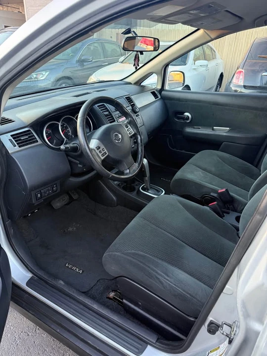 2012 Nissan Versa - Image 11 of 13