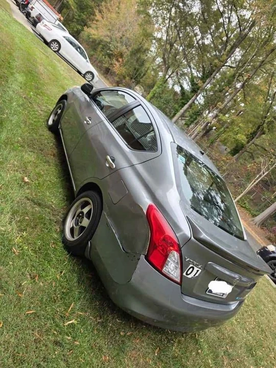 2012 Nissan Versa - Image 5 of 6