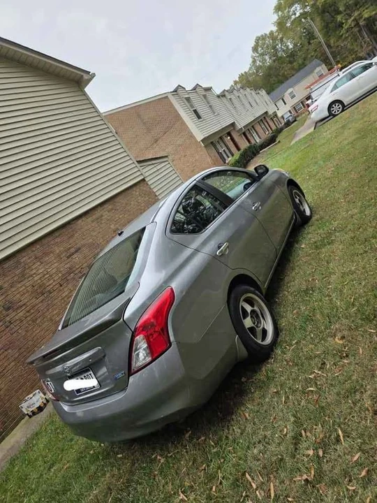 2012 Nissan Versa - Image 6 of 6