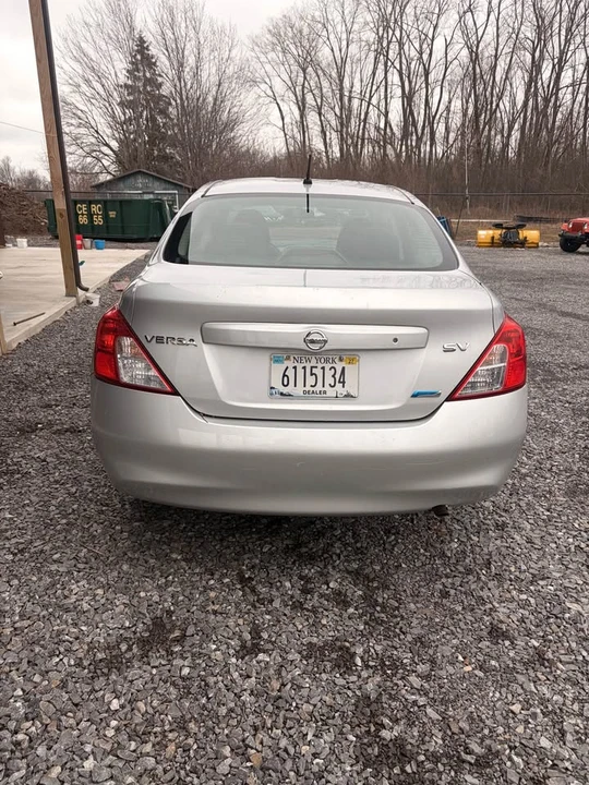 2012 Nissan Versa - Image 2 of 8
