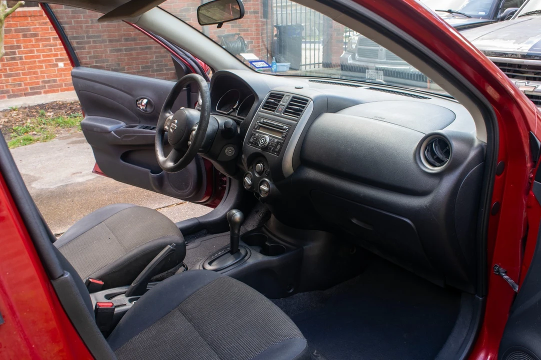 2012 Nissan Versa - Image 11 of 16