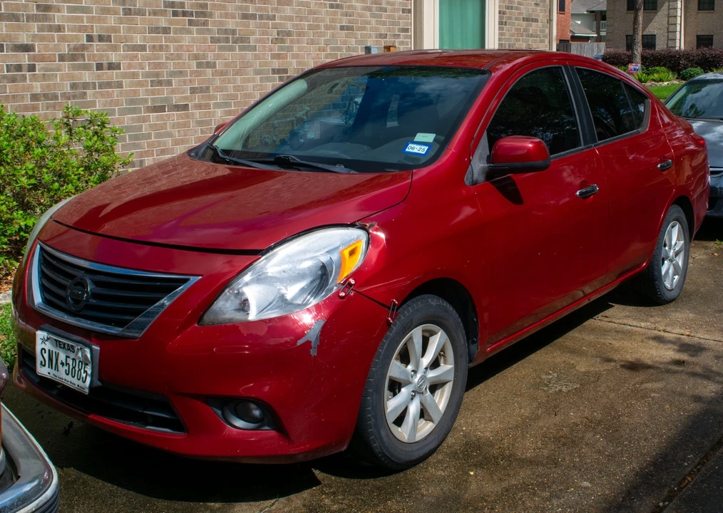 2012 Nissan Versa - Image 3 of 16