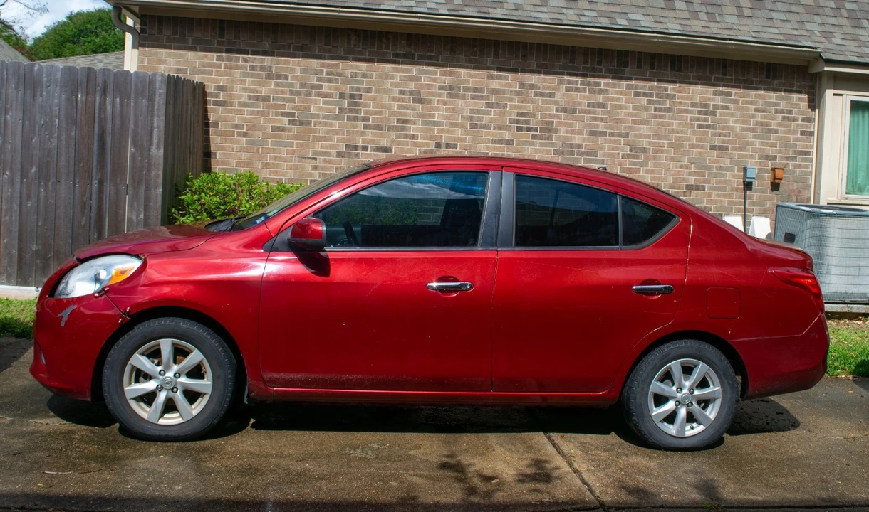 2012 Nissan Versa - Image 4 of 16