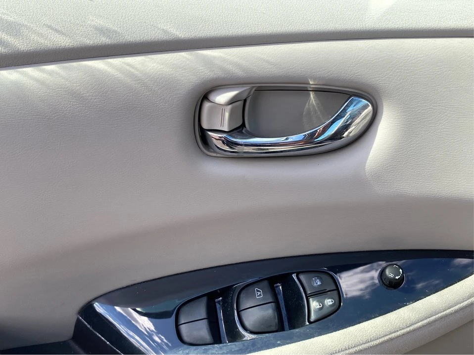 2012 Nissan Leaf - Image 17 of 19