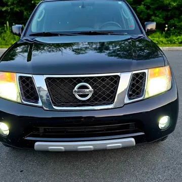 2012 Nissan Pathfinder LE
